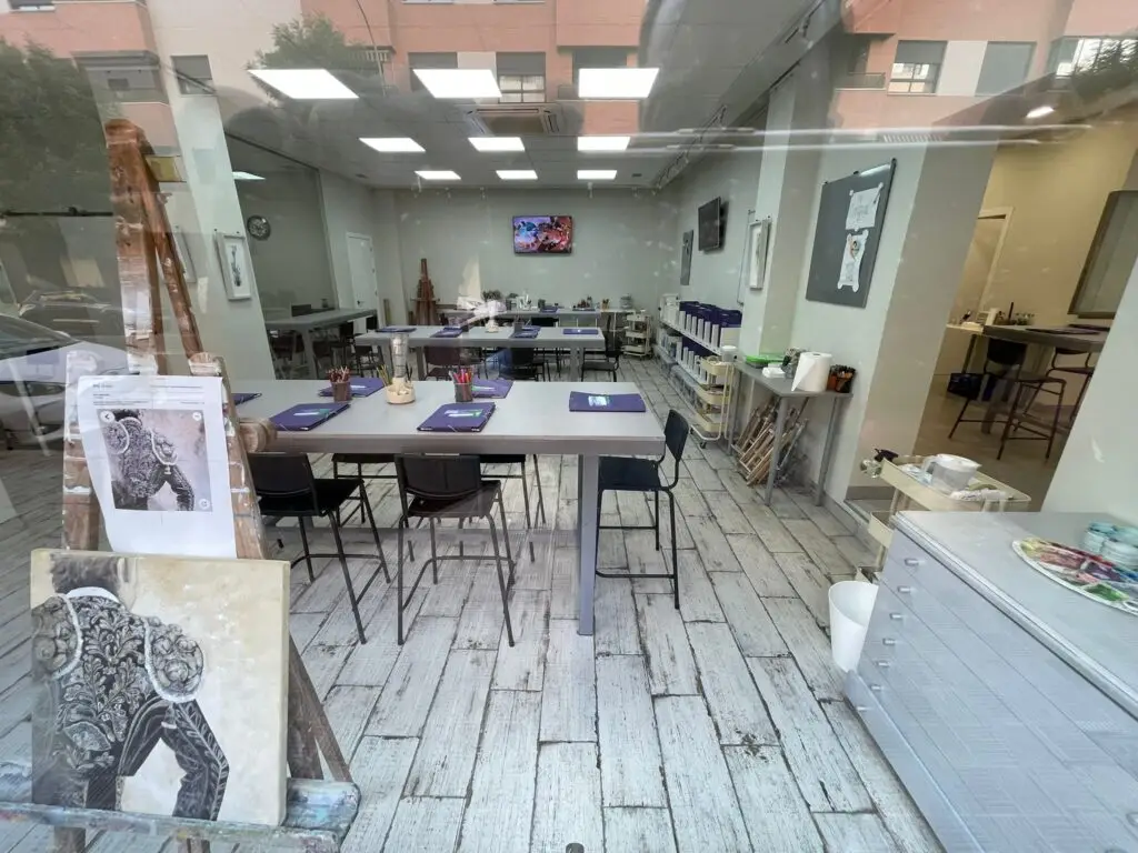 aula de la escuela de pintura ubicada en calle París 18 (local)